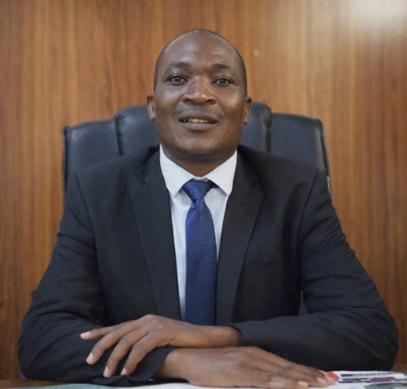 Mr Tichaona Siyasengwa